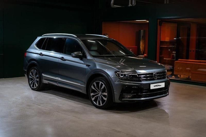 Mörkgrå Begagnad 2021 VW Tiguan Allspace GT SUV | 369 900 kr (Marknadspris) - Bild 1/4