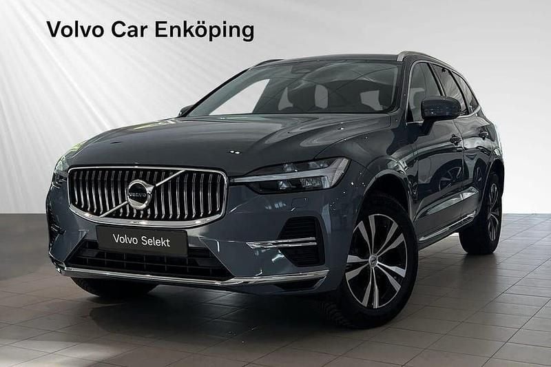 Grå Begagnad 2023 Volvo XC60 Core SUV | 454 900 kr (Marknadspris) - Bild 1/4