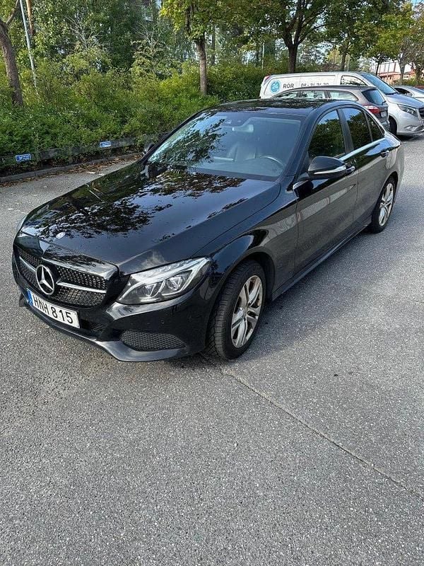 Svart Begagnad 2015 Mercedes C220 Sedan | 104 500 kr (Bra pris) - Bild 1/4