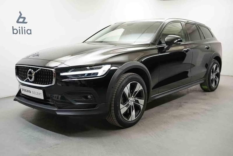 Svart Begagnad 2021 Volvo V60 CC Kombi | 339 900 kr - Bild 1/1