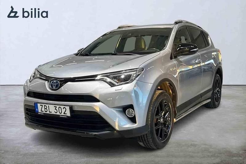 Silver Begagnad 2017 Toyota RAV4 Hybrid SUV | 244 900 kr (Superpris) - Bild 1/1