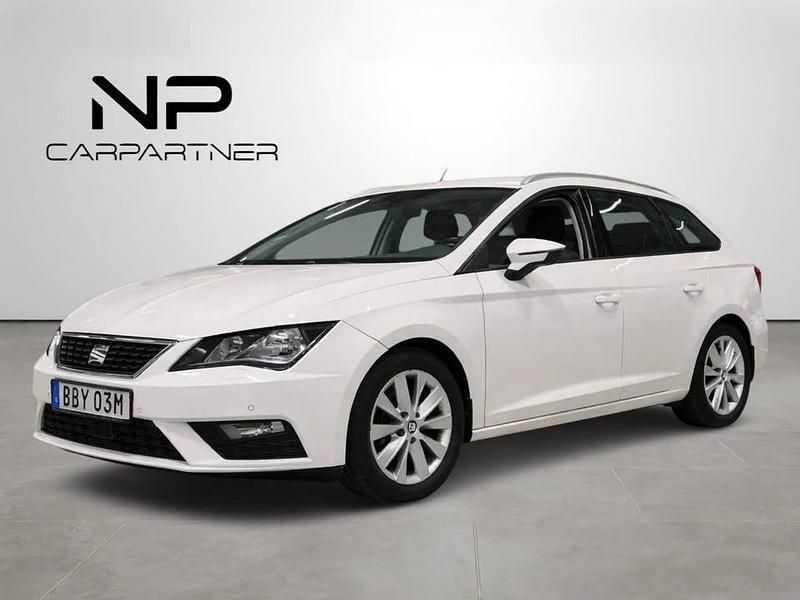Vit Begagnad 2020 Seat Leon ST Style Kombi | 99 900 kr (Marknadspris) - Bild 1/4