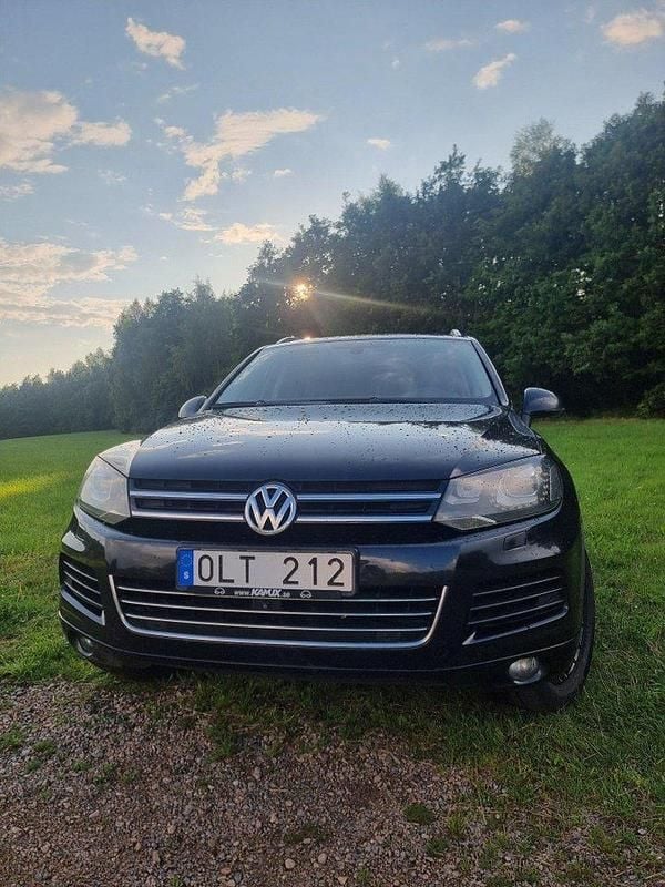 Svart Begagnad 2014 VW Touareg SUV | 130 000 kr (Lite dyr) - Bild 1/4