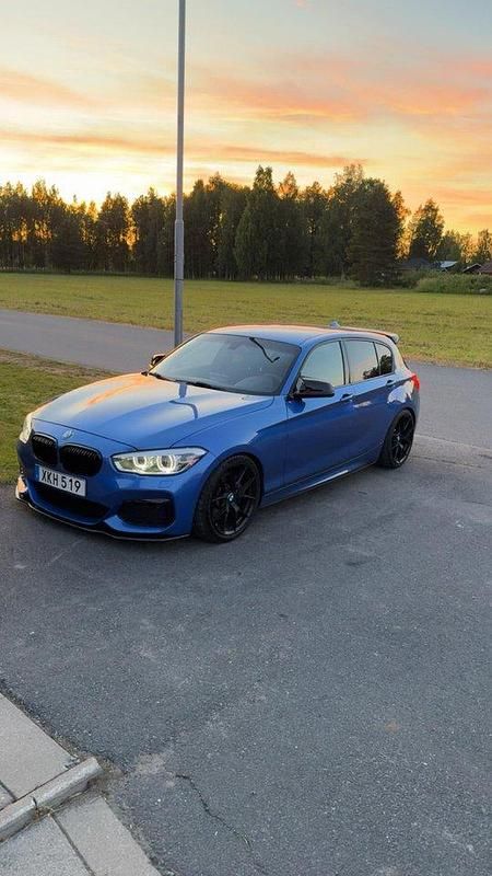 Blå Begagnad 2017 BMW M140 M Performance Sportkupé | 400 000 kr - Bild 1/4