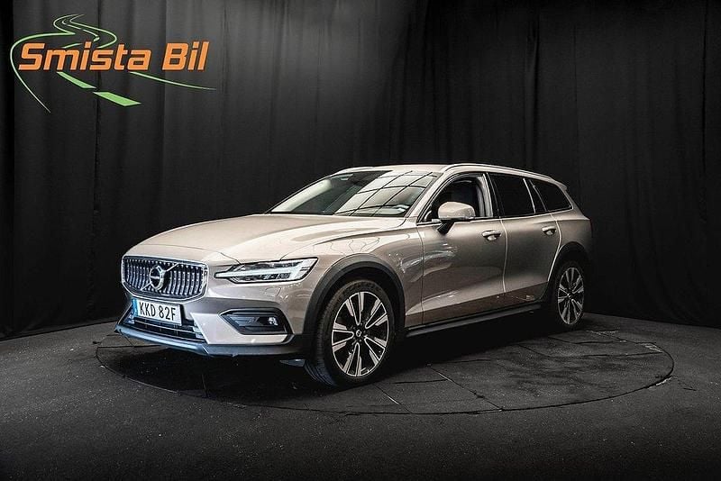 Grå Begagnad 2020 Volvo V60 CC Pro Kombi | 374 800 kr (Lite dyr) - Bild 1/3