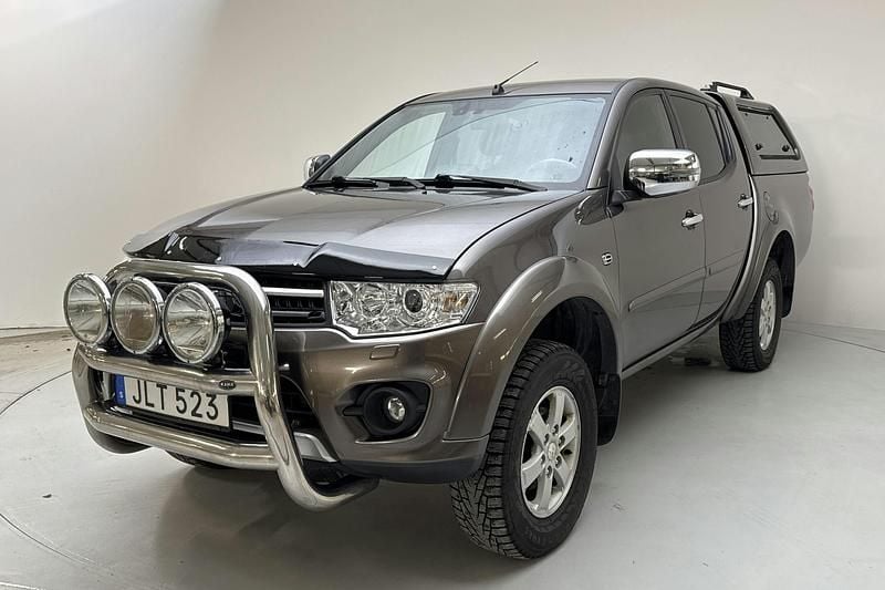 Brun Begagnad 2015 Mitsubishi L200 Pickup | 110 000 kr (Superpris) - Bild 1/4