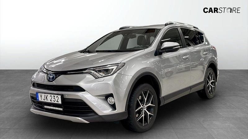 Silver Begagnad 2017 Toyota RAV4 Hybrid SUV | 229 900 kr (Bra pris) - Bild 1/4