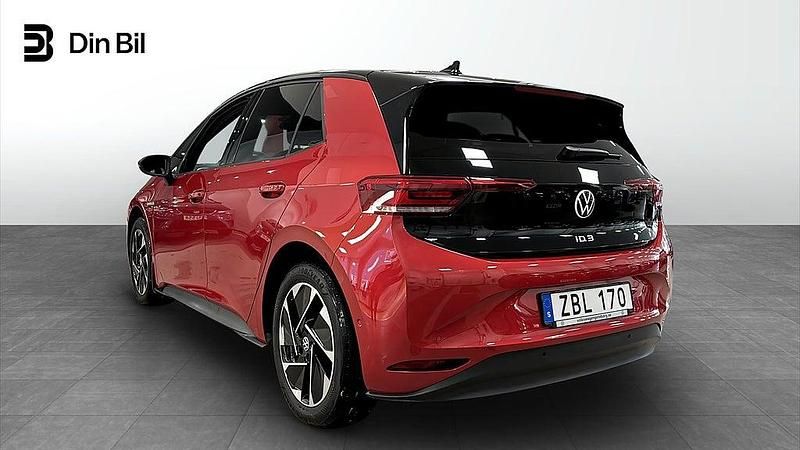 Begagnad VW ID.3 Pro Performance 150 kW (204 HK) 2023 Kings red metallic Halvkombi