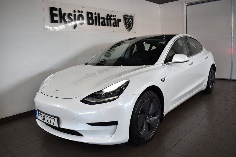 Vit Begagnad 2020 Tesla Model 3 Standard Range Plus Sedan | 249 500 kr (Marknadspris) - Bild 1/4