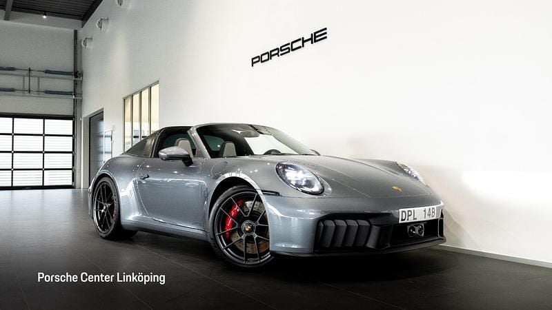 Flerfärgad (grey) Begagnad 2025 Porsche 911 Targa 4 Cab | 2 250 000 kr - Bild 1/4