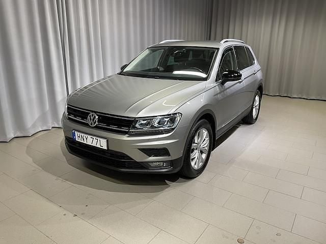 Grå Begagnad 2019 VW Tiguan Comfortline SUV | 239 900 kr (Marknadspris) - Bild 1/4