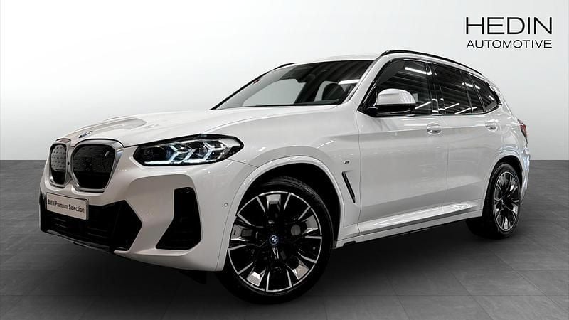 Begagnad 2023 BMW iX3 Comfort Edition SUV | 448 700 kr (Superpris) - Bild 1/4