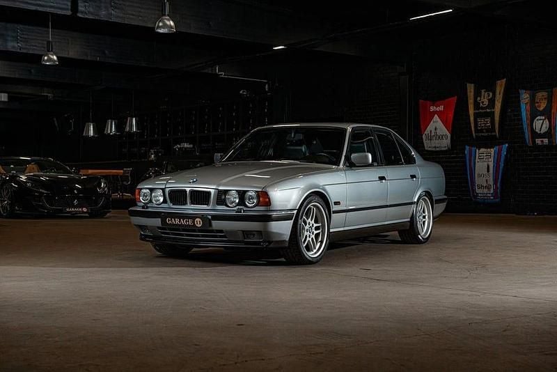 Begagnad BMW M5 340 HK (250 kW) 1995 Grå Sedan