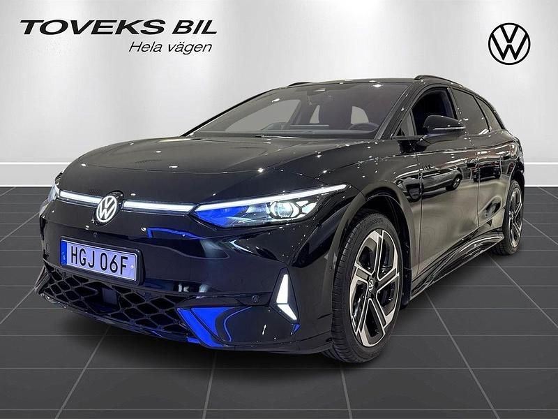 Röd Ny 2025 VW ID.7 GTX Sedan | 656 900 kr (Bra pris) - Bild 1/4