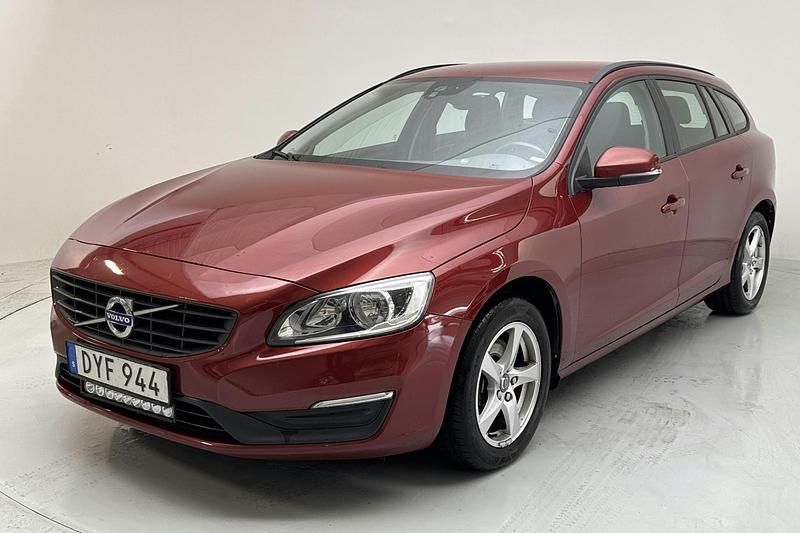 Röd Begagnad 2017 Volvo V60 Business Edition Kombi | 180 000 kr (Marknadspris) - Bild 1/4