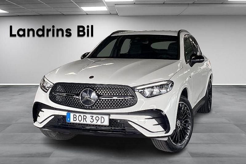 Vit Begagnad 2025 Mercedes GLC300e Advanced SUV | 729 000 kr (Marknadspris) - Bild 1/4