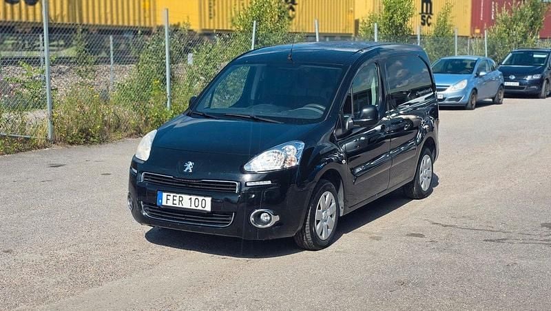 Svart Begagnad 2014 Peugeot Partner Minibuss | 39 900 kr (Bra pris) - Bild 1/4