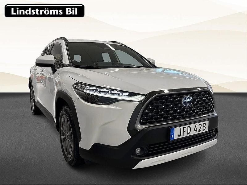 Begagnad Toyota Corolla Cross Style 200 HK (147 kW) 2022 Vit SUV