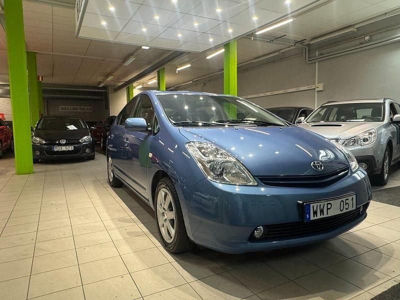 Begagnad Toyota Prius 112 HK (82 kW) 2005 Blå Halvkombi