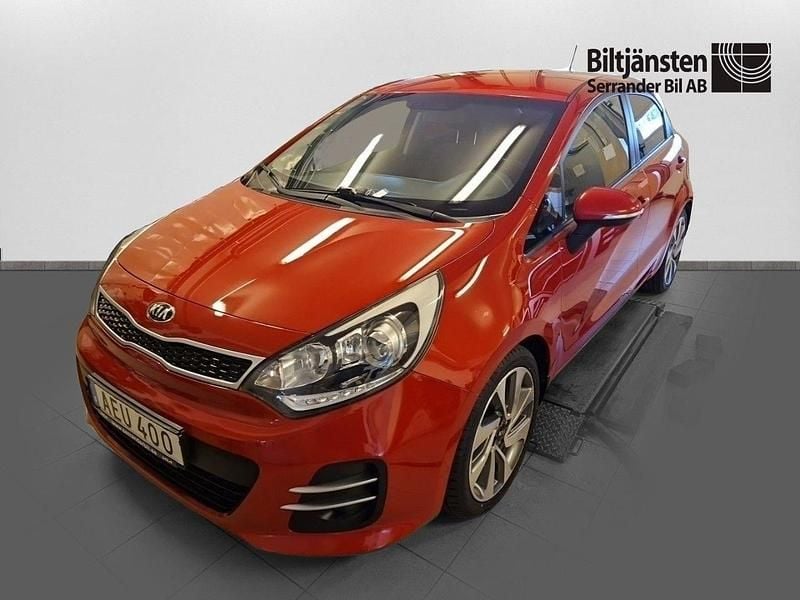 Röd Begagnad 2016 Kia Rio Halvkombi | 89 900 kr (Marknadspris) - Bild 1/4