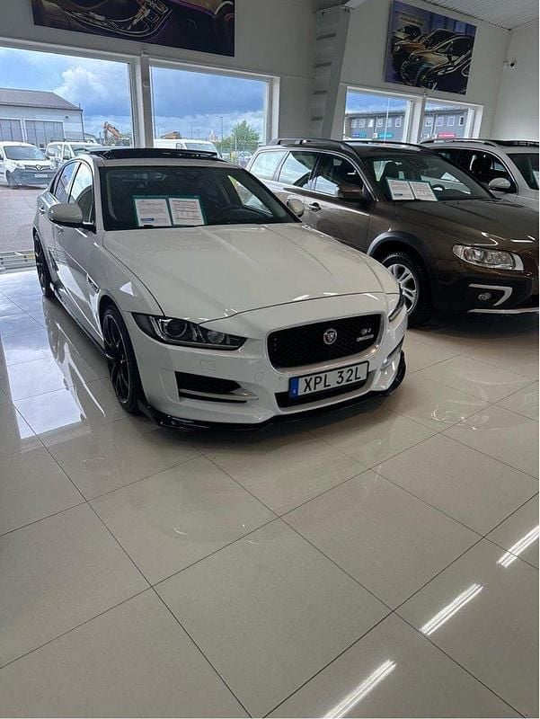 Vit Begagnad 2016 Jaguar XE Sedan | 170 000 kr (Marknadspris) - Bild 1/4