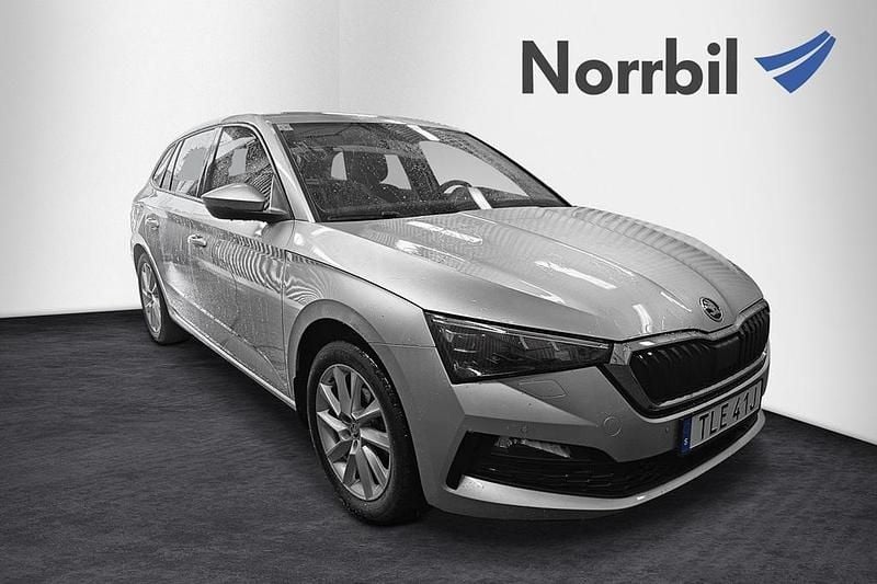 Silver Begagnad 2023 Skoda Scala Style Halvkombi | 219 900 kr (Marknadspris) - Bild 1/4