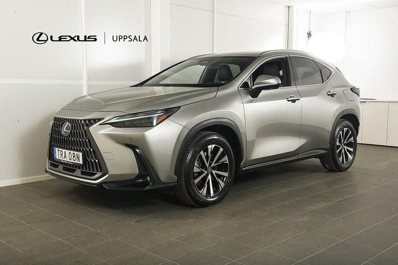 Sonictitanium Begagnad 2022 Lexus NX450h+ Executive Line SUV | 499 900 kr (Marknadspris) - Bild 1/4