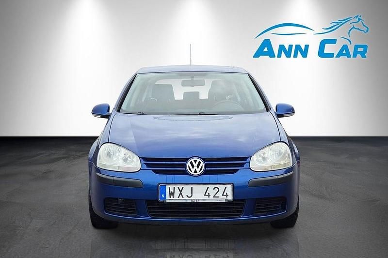 Mörkblå Begagnad 2005 VW Golf V Halvkombi | 39 900 kr (Marknadspris) - Bild 1/4