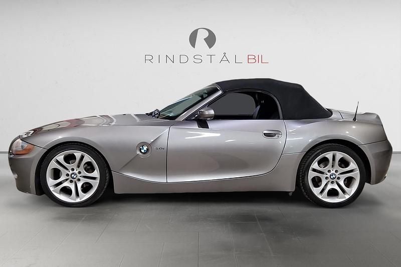 Begagnad BMW Z4 232 HK (170 kW) 2003 Ljusgrå Cab