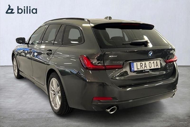 Begagnad BMW 330 Sport Line 292 HK (214 kW) 2023 Grå Kombi