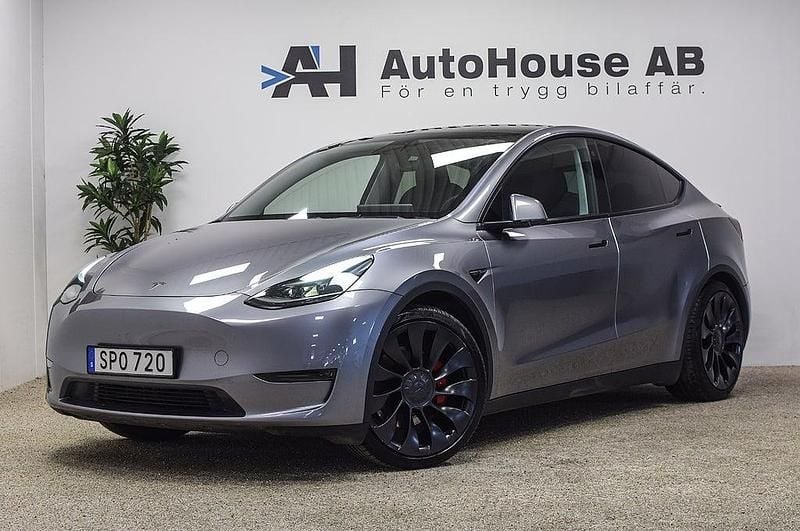 Begagnad Tesla Model Y Performance 392 kW (534 HK) 2023 Grå SUV