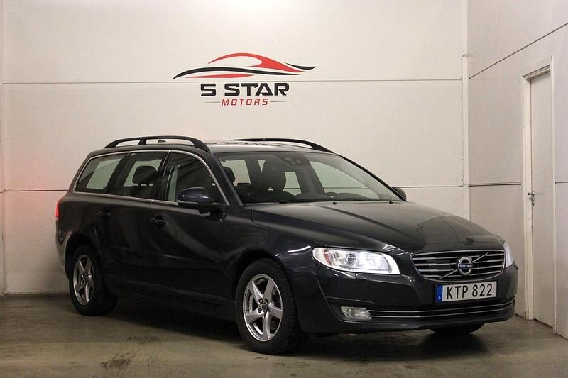 Grå Begagnad 2015 Volvo V70 Momentum Kombi | 112 900 kr (Marknadspris) - Bild 1/4