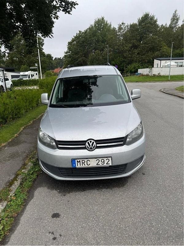 Silver Begagnad 2011 VW Caddy Maxi Minibuss | 45 000 kr (Bra pris) - Bild 1/4