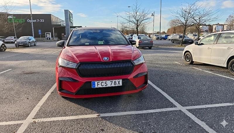 Svart Begagnad 2022 Skoda Enyaq iV SportLine SUV | 219 000 kr (Bra pris) - Bild 1/4