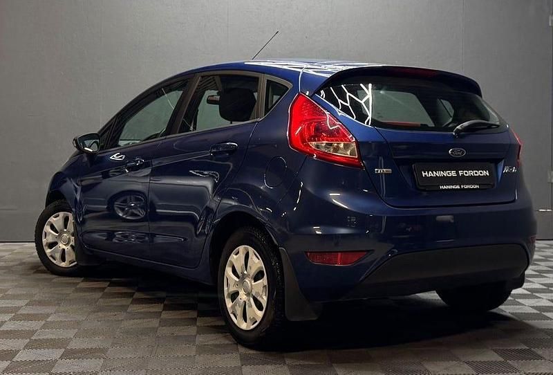 Begagnad Ford Fiesta Trend 90 HK (66 kW) 2010 Blå Halvkombi