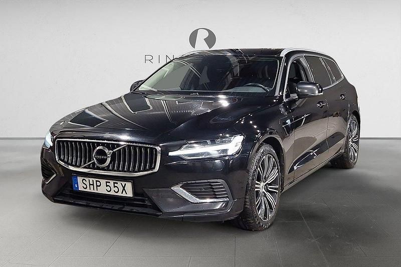Svart Begagnad 2021 Volvo V60 Kombi | 209 900 kr (Marknadspris) - Bild 1/3