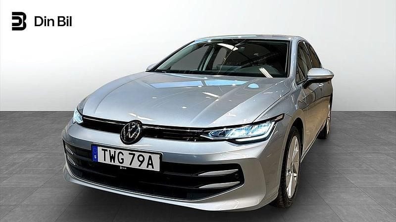 Begagnad VW Golf VIII Comfortline 150 HK (110 kW) 2025 Oyster silver metallic Halvkombi