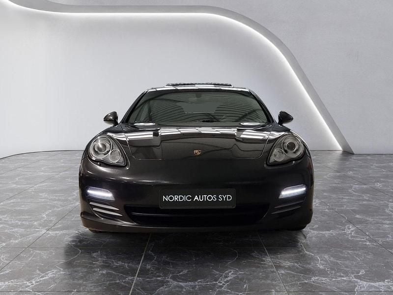 Mörkgrå Begagnad 2011 Porsche Panamera 4 Sedan | 269 900 kr - Bild 1/4