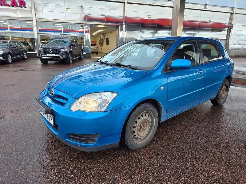 Blå Begagnad 2006 Toyota Corolla Halvkombi | 28 500 kr (Marknadspris) - Bild 1/4