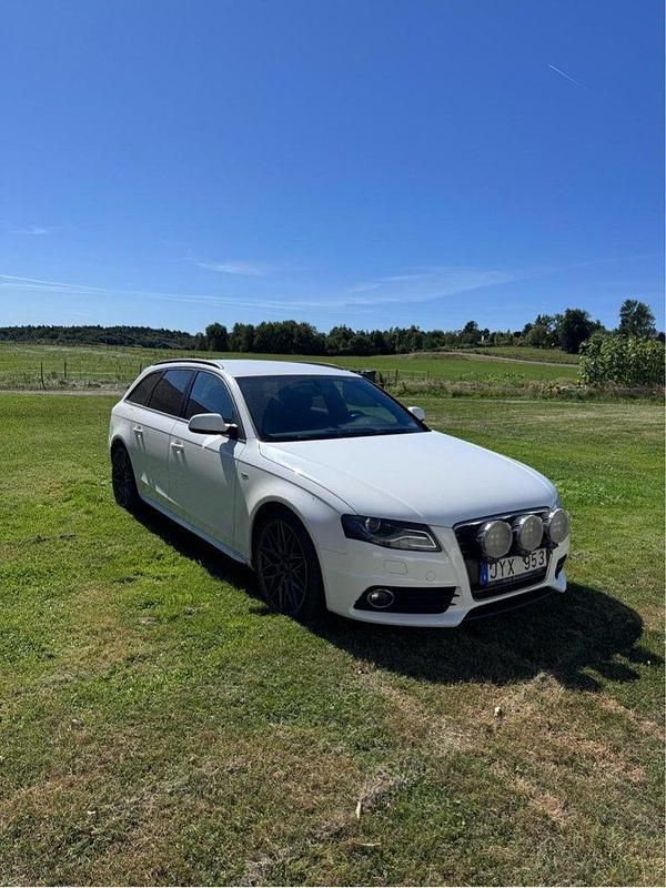 Vit Begagnad 2011 Audi A4 S-Line Kombi | 62 000 kr (Dyr) - Bild 1/4