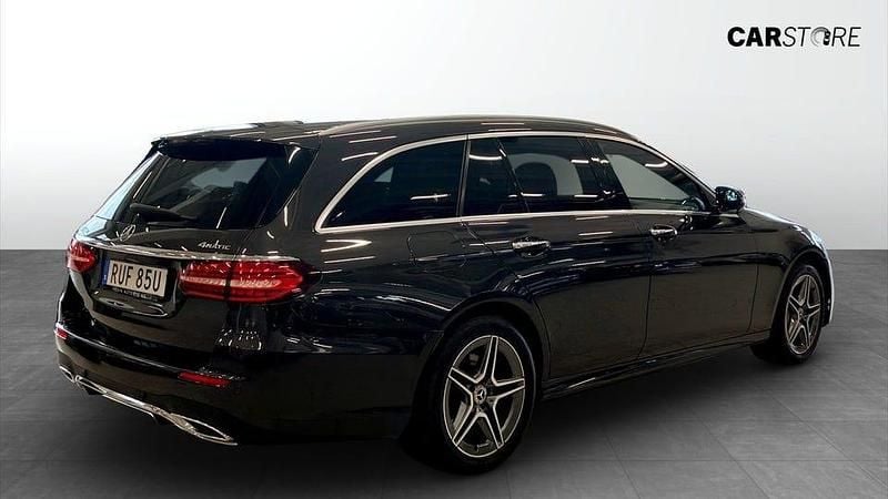 Begagnad Mercedes E300 AMG line 194 HK (142 kW) 2022 Grå