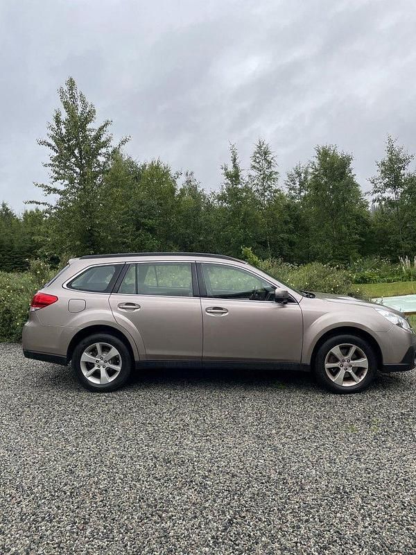 Brun Begagnad 2014 Subaru Outback SUV | 123 000 kr (Lite dyr) - Bild 1/4