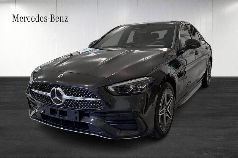 Grå (grey) Begagnad 2024 Mercedes C300e AMG Sedan | 564 900 kr (Dyr) - Bild 1/4