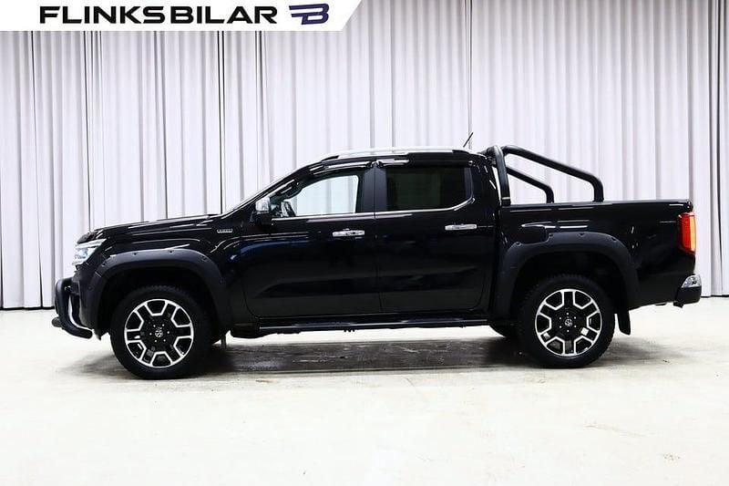 Svart metallic Begagnad 2023 VW Amarok Style Pickup | 649 800 kr (Marknadspris) - Bild 1/4