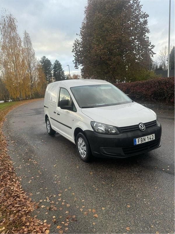 Vit Begagnad 2015 VW Caddy Minibuss | 95 000 kr (Dyr) - Bild 1/4