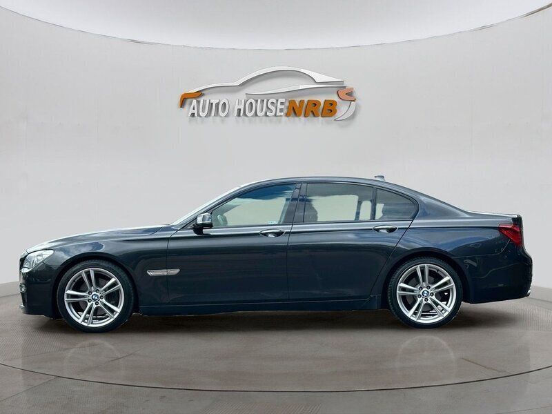 Grå Begagnad 2013 BMW 730 M Sport Sedan | 220 000 kr (Marknadspris) - Bild 1/4