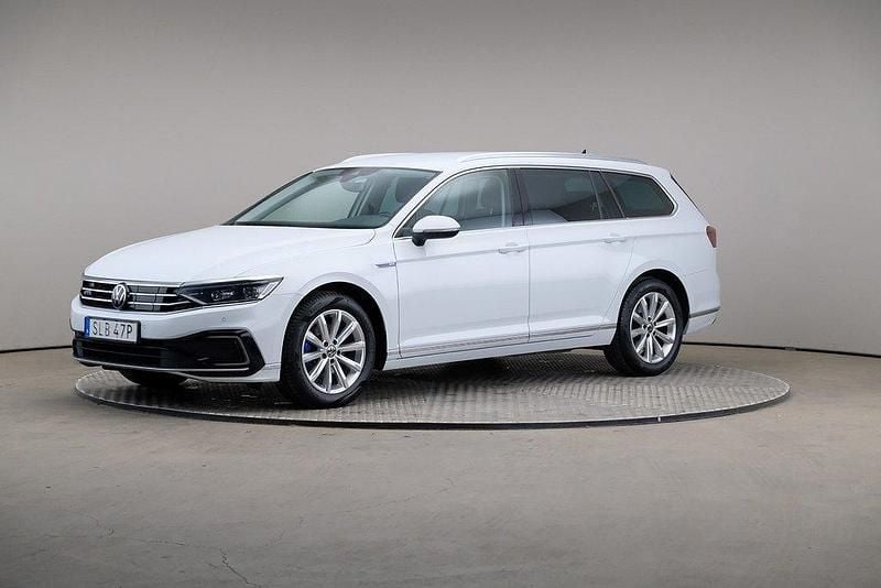 Vit Begagnad 2022 VW Passat Executive Kombi | 279 000 kr (Superpris) - Bild 1/4
