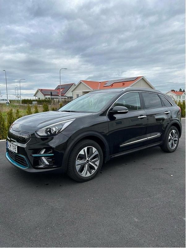 Svart Begagnad 2021 Kia e-Niro Advance SUV | 249 000 kr (Marknadspris) - Bild 1/3