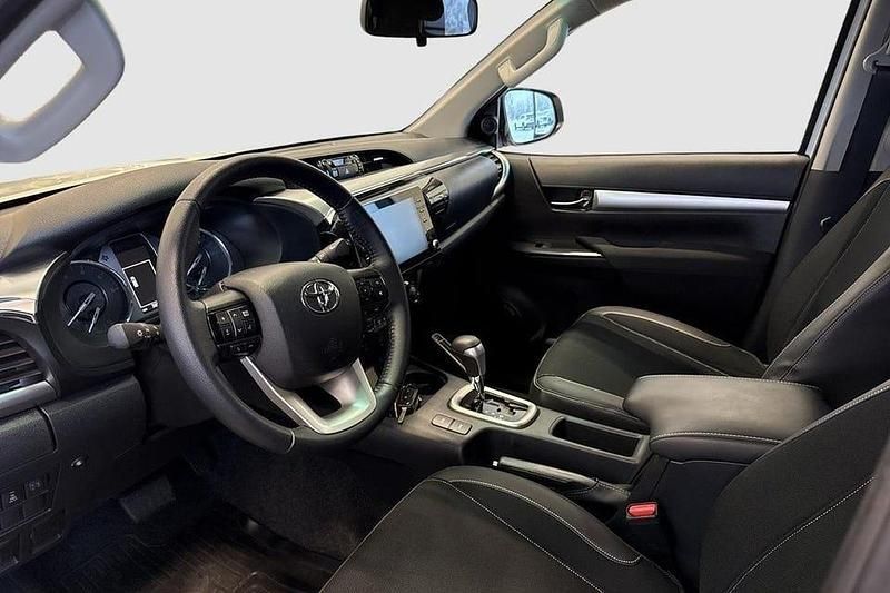 Begagnad Toyota HiLux 151 HK (111 kW) 2024 Vit Pickup