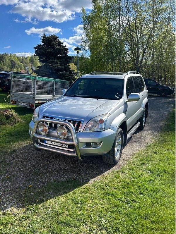 Silver Begagnad 2007 Toyota Land Cruiser SUV | 165 000 kr (Marknadspris) - Bild 1/4